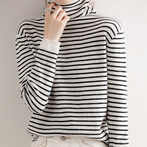 Γυναικείο ριγέ πουλόβερ με οβάλ λαιμόκοψη