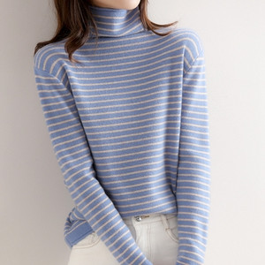 Γυναικείο ριγέ πουλόβερ με οβάλ λαιμόκοψη