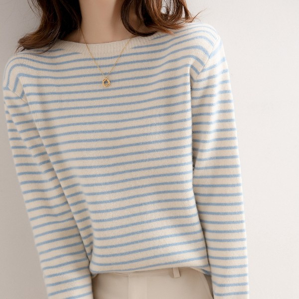 Γυναικείο ριγέ πουλόβερ με οβάλ λαιμόκοψη