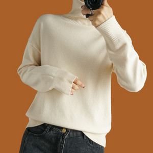 Γυναικεία μπλούζα με μεσαία μανίκια και ψηλό γιακά