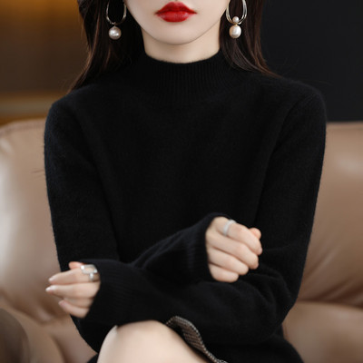 Minkštas žieminis megztinis ilgomis rankovėmis moterims