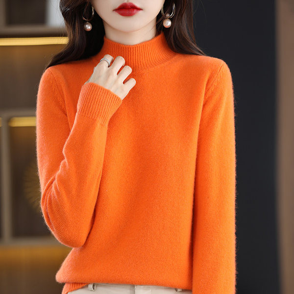 Minkštas žieminis megztinis ilgomis rankovėmis moterims