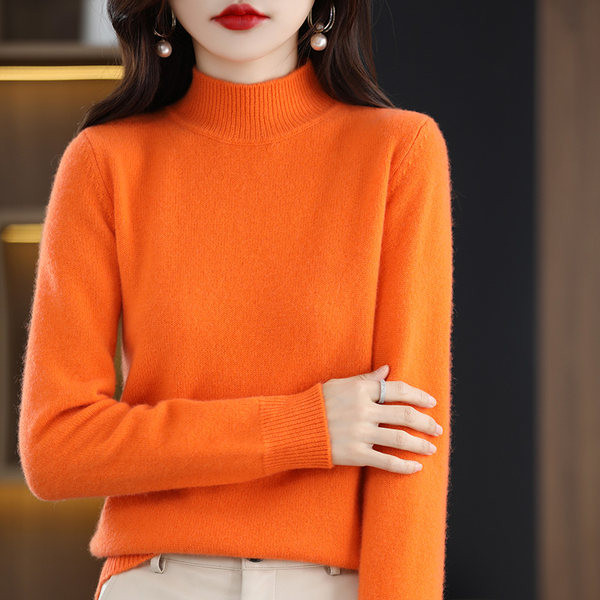 Minkštas žieminis megztinis ilgomis rankovėmis moterims