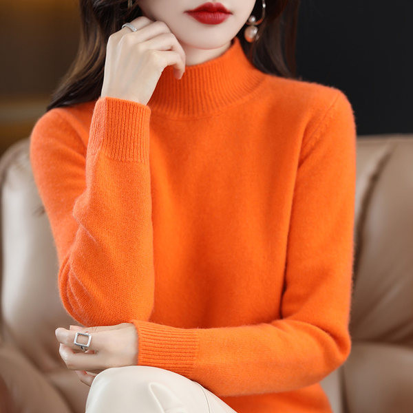 Minkštas žieminis megztinis ilgomis rankovėmis moterims