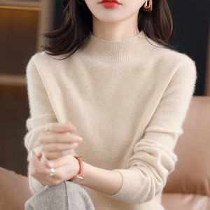 Moteriškas megztinis - aukšta apykakle