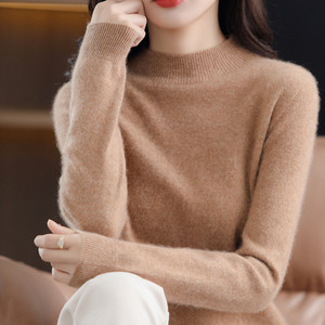 Moteriškas megztinis - aukšta apykakle