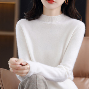 Moteriškas megztinis - aukšta apykakle