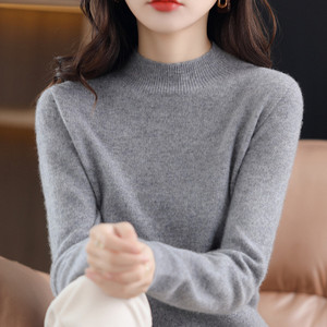 Moteriškas megztinis - aukšta apykakle