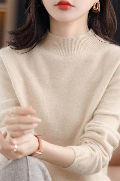 Moteriškas megztinis - aukšta apykakle