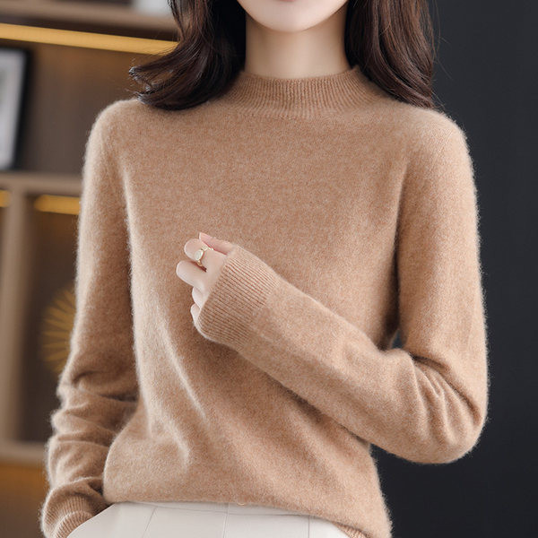 Moteriškas megztinis - aukšta apykakle