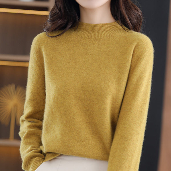 Moteriškas megztinis - aukšta apykakle