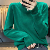 Φαρδύ πουλόβερ σε λεπτή πλέξη με οβάλ λαιμόκοψη