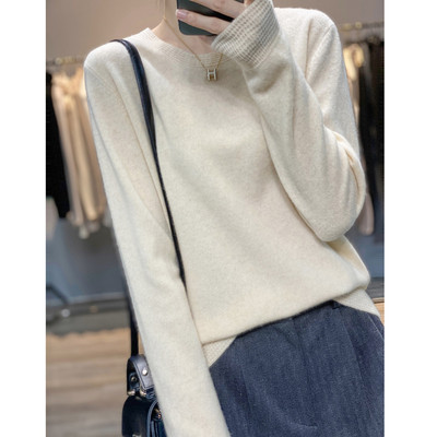 Φαρδύ πουλόβερ σε λεπτή πλέξη με οβάλ λαιμόκοψη