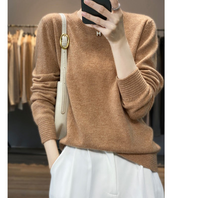 Φαρδύ πουλόβερ σε λεπτή πλέξη με οβάλ λαιμόκοψη