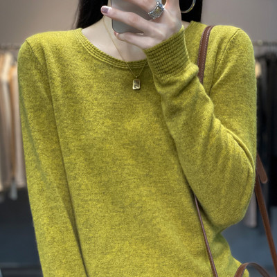 Φαρδύ πουλόβερ σε λεπτή πλέξη με οβάλ λαιμόκοψη