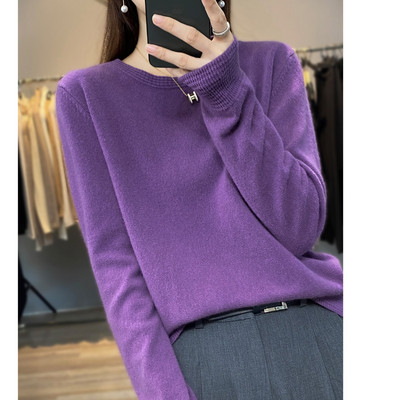 Φαρδύ πουλόβερ σε λεπτή πλέξη με οβάλ λαιμόκοψη