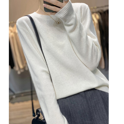 Φαρδύ πουλόβερ σε λεπτή πλέξη με οβάλ λαιμόκοψη