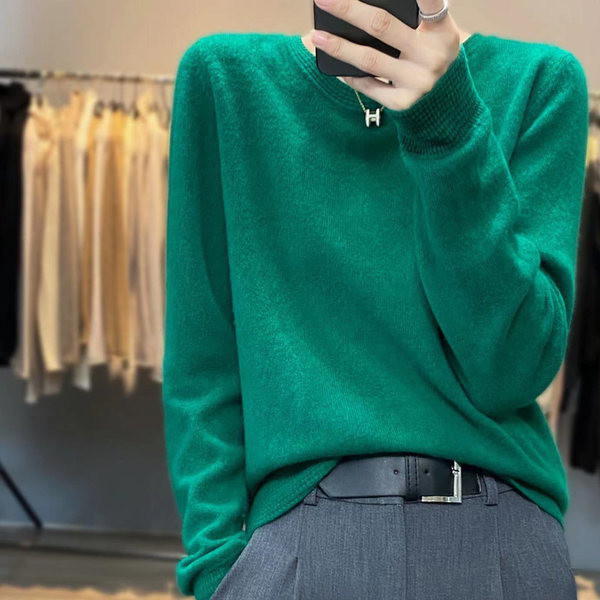 Φαρδύ πουλόβερ σε λεπτή πλέξη με οβάλ λαιμόκοψη