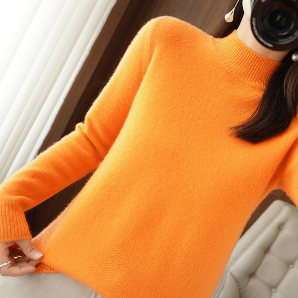 Γυναικεία μπλούζα με οβάλ λαιμόκοψη και πέτρες