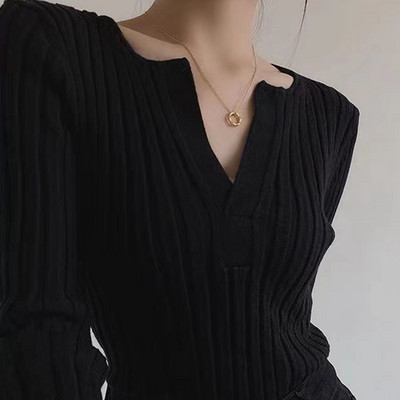 Γυναικείο μακρυμάνικο πουλόβερ με καθαρό σχέδιο