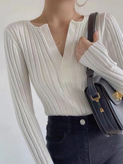 Γυναικείο μακρυμάνικο πουλόβερ με καθαρό σχέδιο