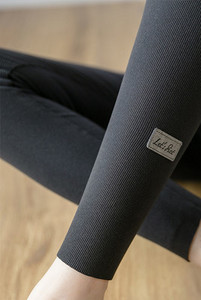 Női leggings - hímzéssel