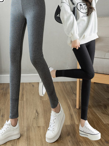 Női leggings - hímzéssel