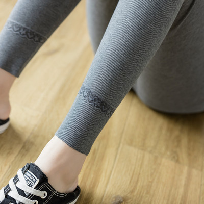 Női leggings - hímzéssel