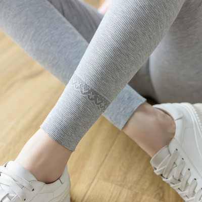 Női leggings - hímzéssel