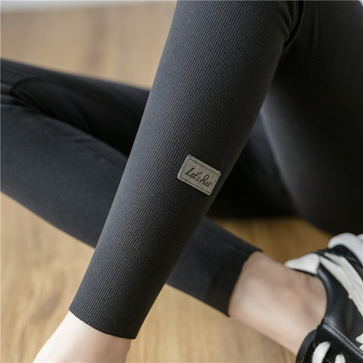 Női leggings - hímzéssel