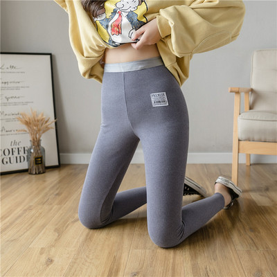 Női leggings - hímzéssel