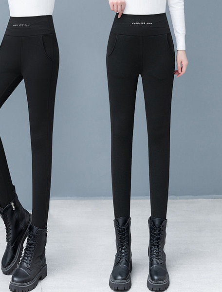 Voodri ja pealdisega naiste retuusid