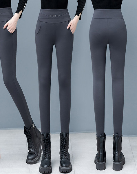 Voodri ja pealdisega naiste retuusid