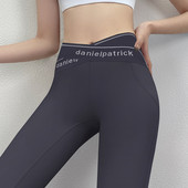 Moteriški sportiniai antblauzdžiai aukštu juosmeniu su išsiuvinėtomis raidėmis