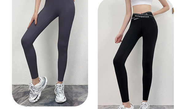 Moteriški sportiniai antblauzdžiai aukštu juosmeniu su išsiuvinėtomis raidėmis