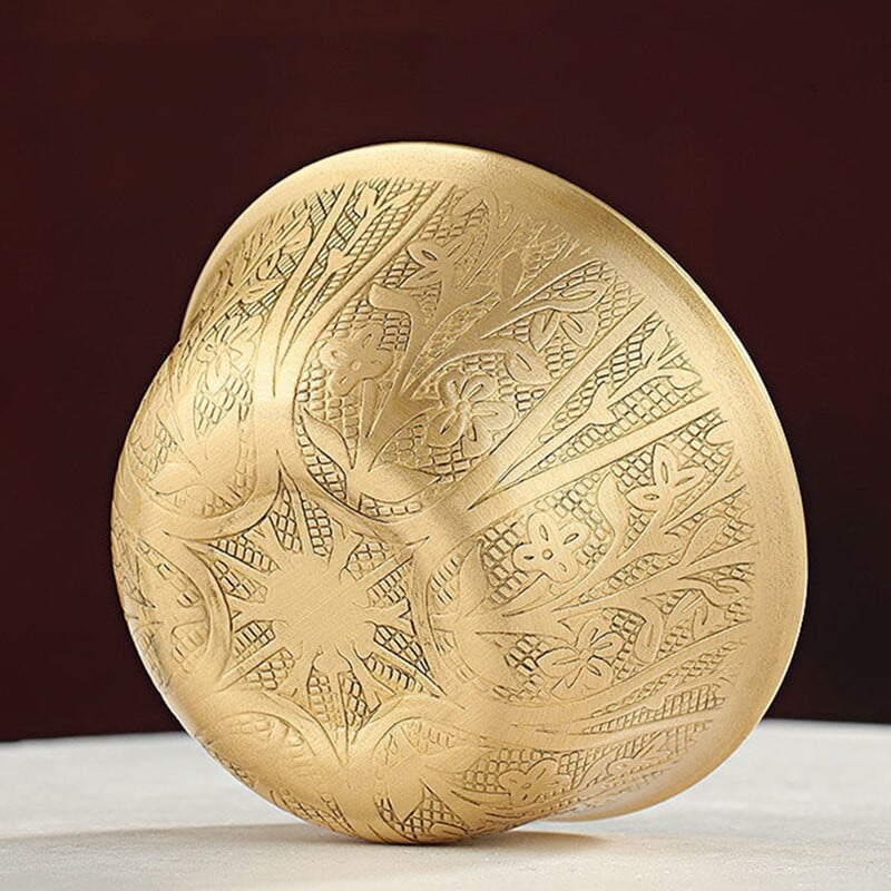 Graviruojantis mažas žalvarinis geriamasis dubuo, palankus 20 ml švento vandens puodelis, didelis ir mažas budistinio dubenėlio dekoravimas