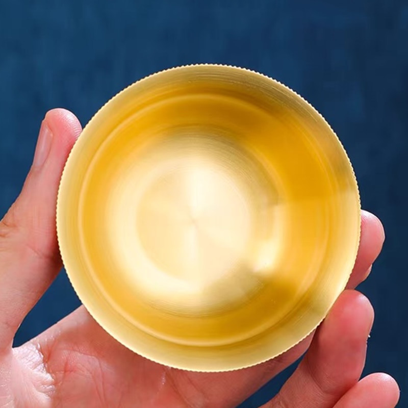 Mini zlatá mosadzná budhistická miska, priaznivý tibetský hold 25ml gravírovaný pohár svätenej vody, meditačná miska, darček pre domácnosť, dekorácia