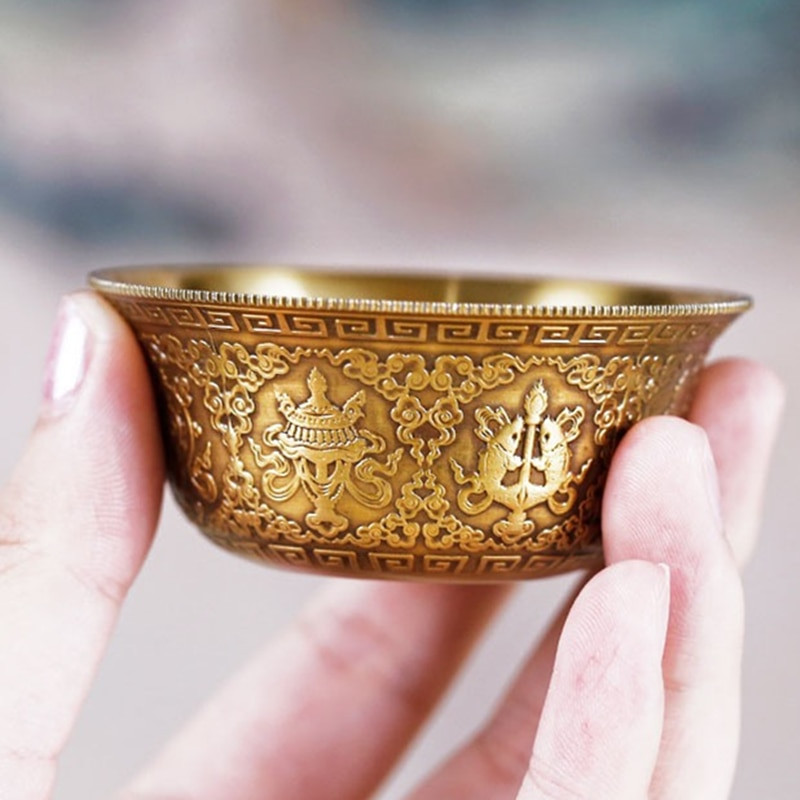 Relief tiszta réz ivótál Tiszta sárgaréz faragott Kedvező tibeti szenteltvíz csésze Arany buddhista tál Otthoni ajándék Dísz