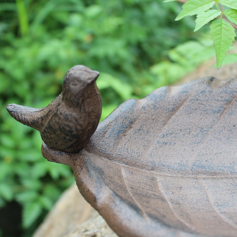 Antikvarinis kaimiškas lapų ketaus lesyklėlė su apvaliu pagrindu ūkio namų akcentais Rankų darbo sunkiojo metalo laikymo dubuo su kojelėmis lapų lėkštė