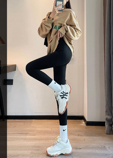Dámske elastické legíny s detailom