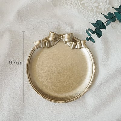 Šiaurės šalių derliaus senos auksinės dervos desertinės lėkštės papuošalai, karoliai, vitrinos užkandžių riešutų vaisių pyragaičių laikymo padėklai, dekoravimo amatai