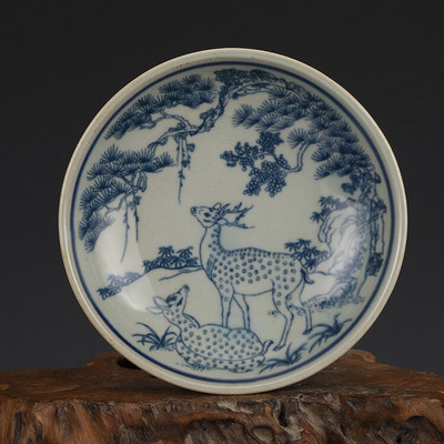 Jingdezhen, dynastia Čching, Guangxu, modrý a biely tanier s jeleňom a drakom, starožitný zberateľský keramický tanier
