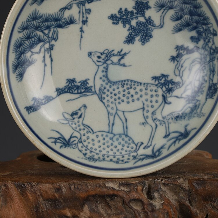 Jingdezhen, dynastia Čching, Guangxu, modrý a biely tanier s jeleňom a drakom, starožitný zberateľský keramický tanier