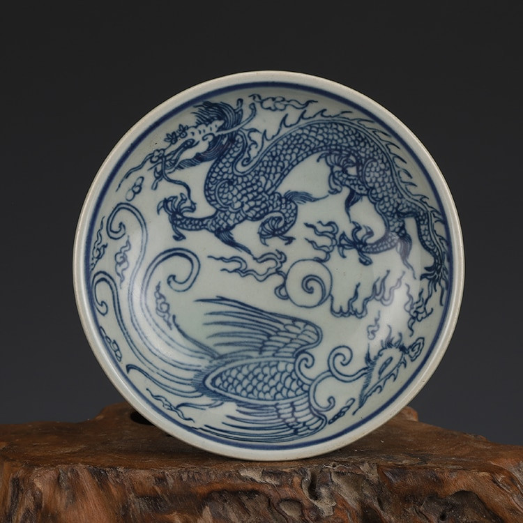 Jingdezhen, dynastia Čching, Guangxu, modrý a biely tanier s jeleňom a drakom, starožitný zberateľský keramický tanier