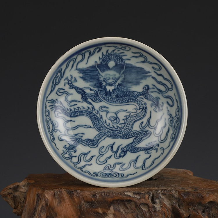 Jingdezhen, dynastia Čching, Guangxu, modrý a biely tanier s jeleňom a drakom, starožitný zberateľský keramický tanier