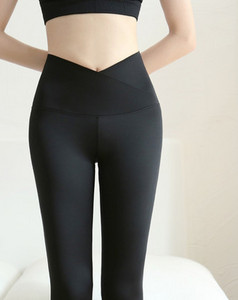 Naiste retuusid – kõrge vöökohaga