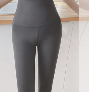 Naiste retuusid – kõrge vöökohaga