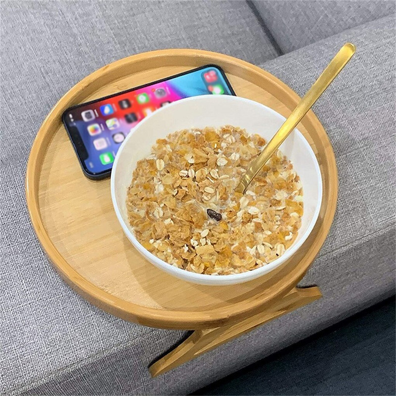 Pohovka, gauč, podrúčka, okrúhly, opakovane použiteľný klip, stôl, domácnosť, spálňa, obývačka, TV ovládač, džús, stôl na jedenie
