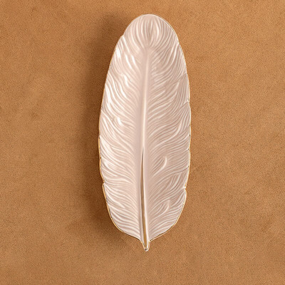 Kreativitás Arany tollas tálcák Dekoratív skandináv modern dombormű kerámia vacsoratálak snackek desszertek ételek Étterem tálaló