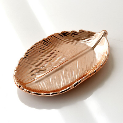 Zlatý keramický tanier s listami, šperky zo stromových listov, občerstvenie, dezert, strieborný úložný tácok, ružovo-zlatá keramika, šperky, smaltovaný tanier na drobnosti.